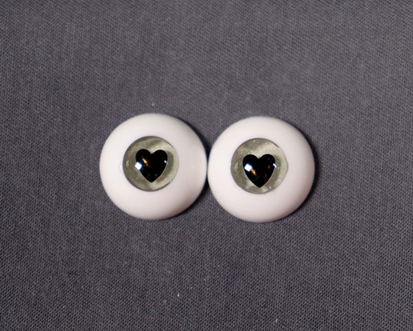 16mm Grey with Black Heart Pupils